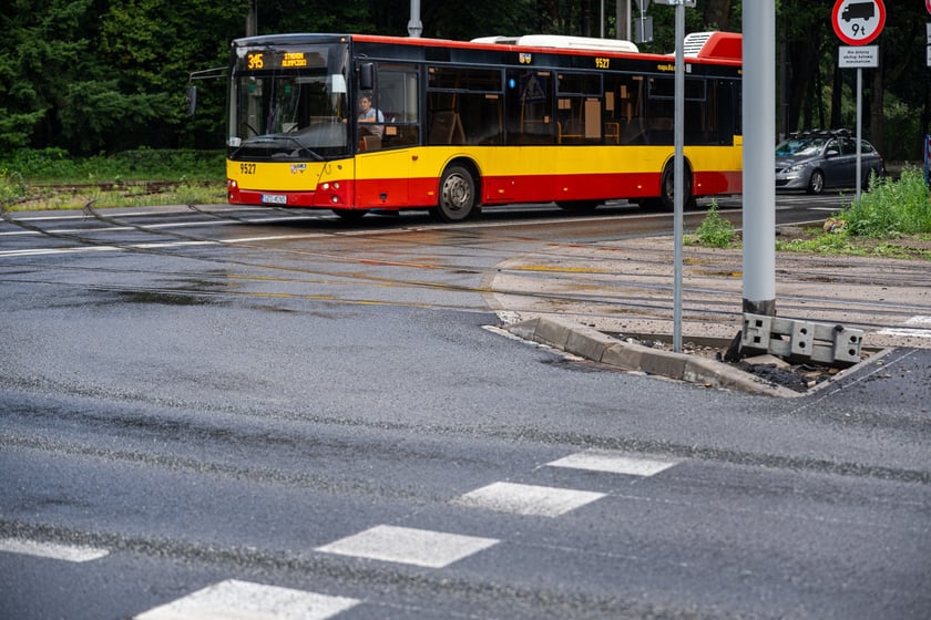 Skrzyżowanie alei Wielkiej Wyspy z ulicą Mickiewicza i aleją Paderewskiego